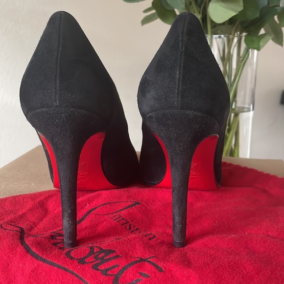 🌺 CHRISTIAN LOUBOUTIN black suede heels. Size 381/2. - Picture 3 of 7